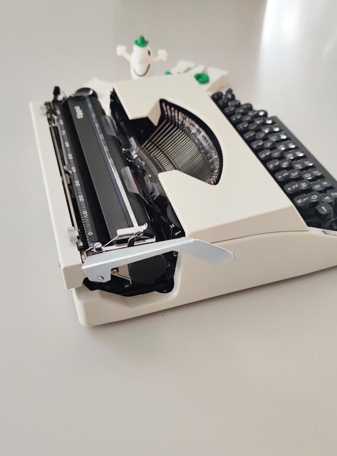 Vintage Tippa Triumph Typewriter Off White Pica