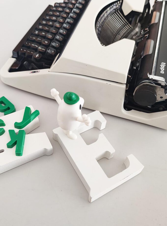 Vintage Tippa Triumph Typewriter Off White Pica