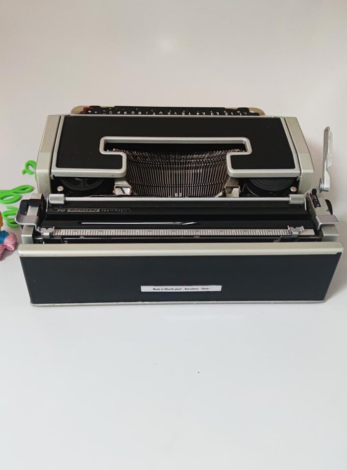 Olivetti Lettera DL Typewriter Black Silver