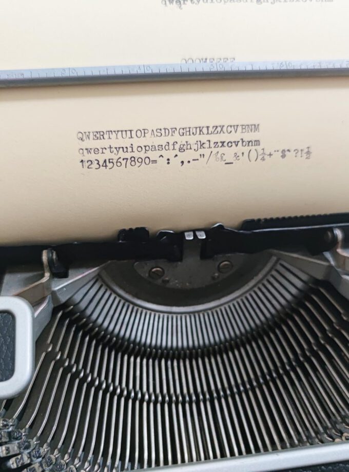 Olivetti Lettera DL Typewriter Black Silver