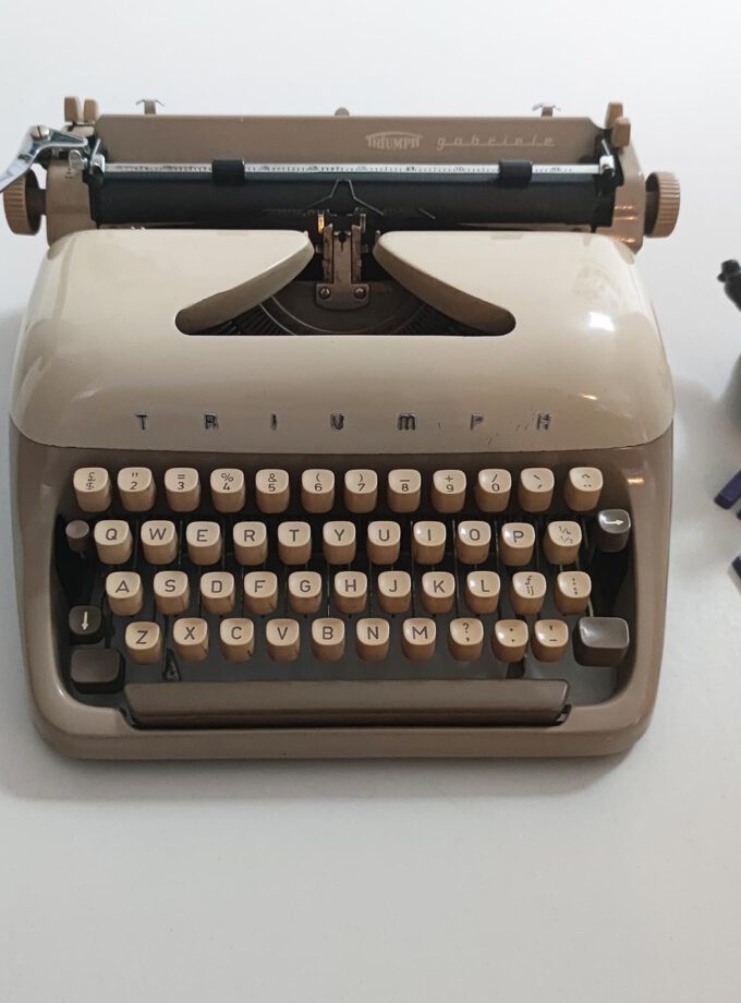 Vintage Triumph Gabriele Twotone Typewriter