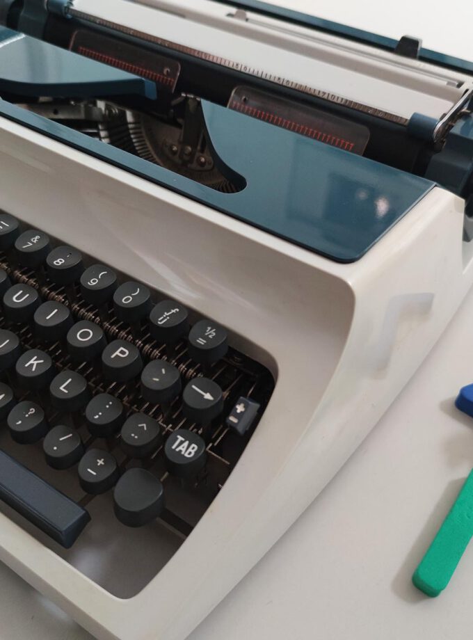 Vintage Vendex 1000 Typewriter
