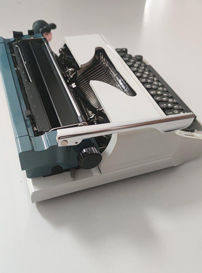 Vintage Erika Light Grey / Blue Typewriter