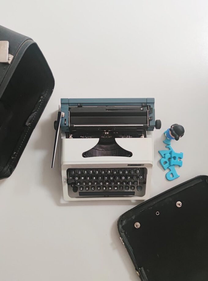 Vintage Erika Light Grey / Blue Typewriter