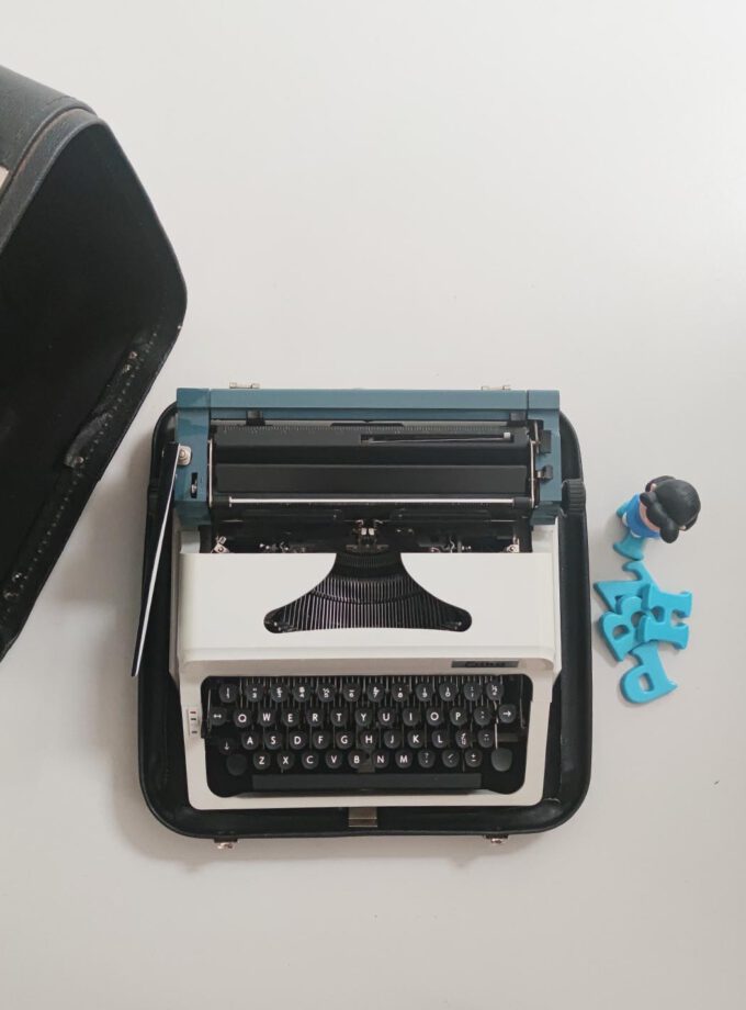Vintage Erika Light Grey / Blue Typewriter