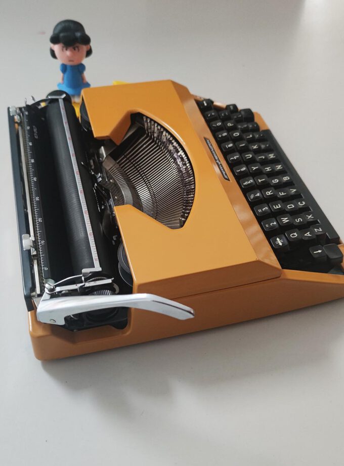 Vintage Orange Ocher Remington Sperry 10/50 Typewriter Cubic