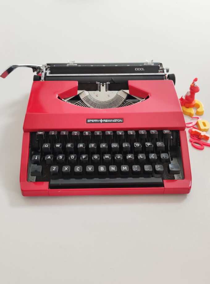 Vintage Red Remington Sperry Idool Typewriter Cubic