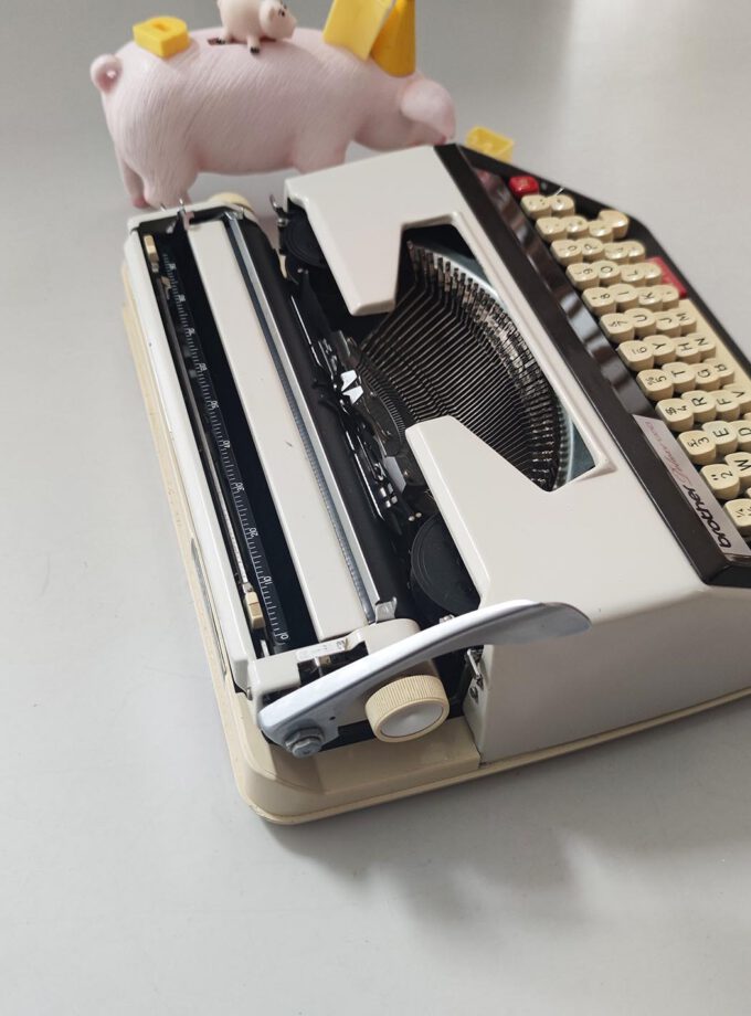 Vintage Brother Typewriter Deluxe 1350