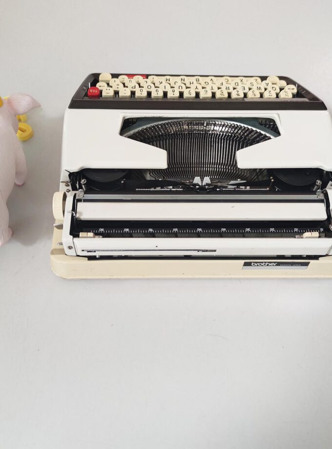 Vintage Brother Typewriter Deluxe 1350