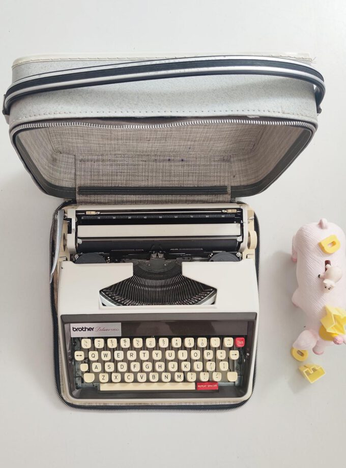 Vintage Brother Typewriter Deluxe 1350