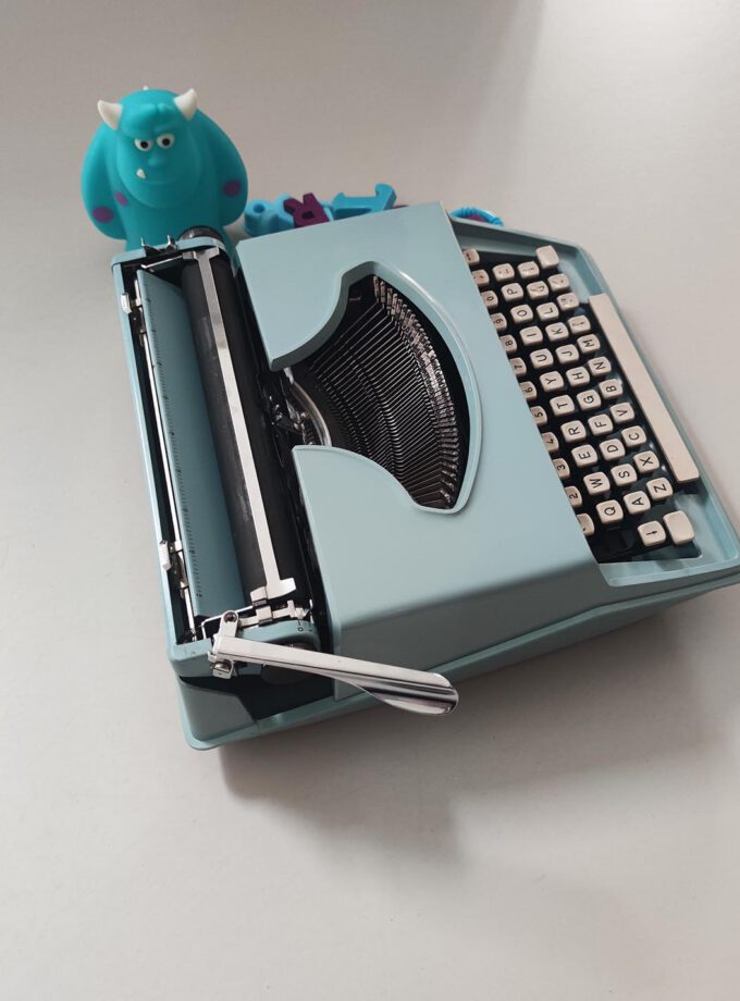 Remington Idool Pastel Baby Blue Typewriter