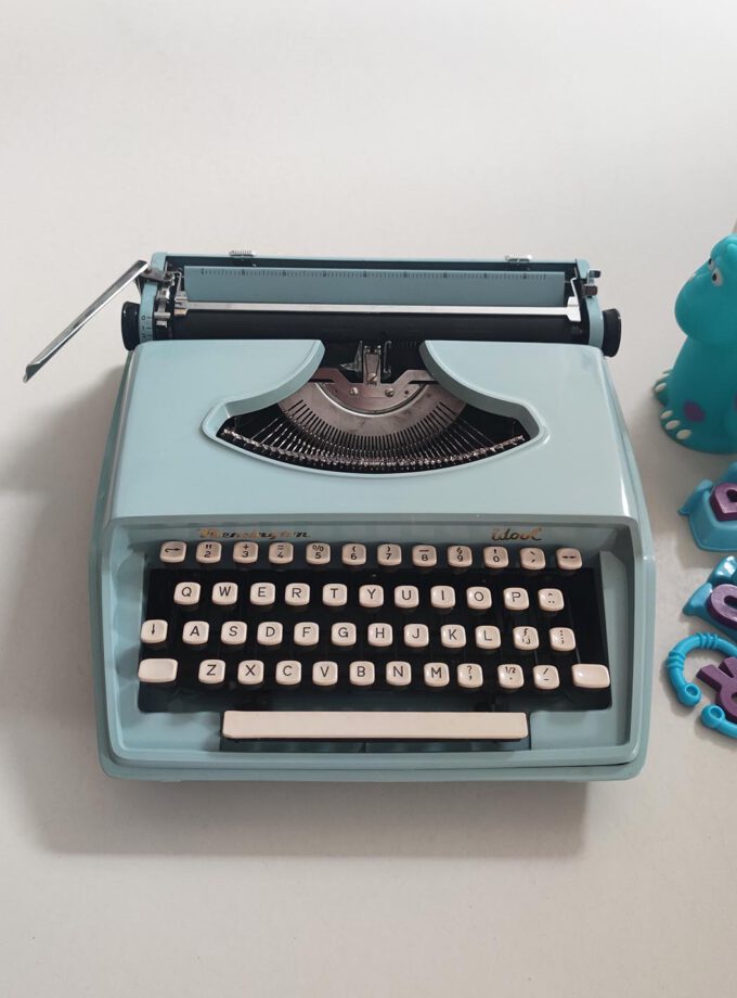 Remington Idool Pastel Baby Blue Typewriter