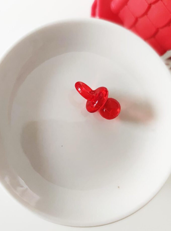 Gushing Vintage Plastic Necklace Dummy Orange Red