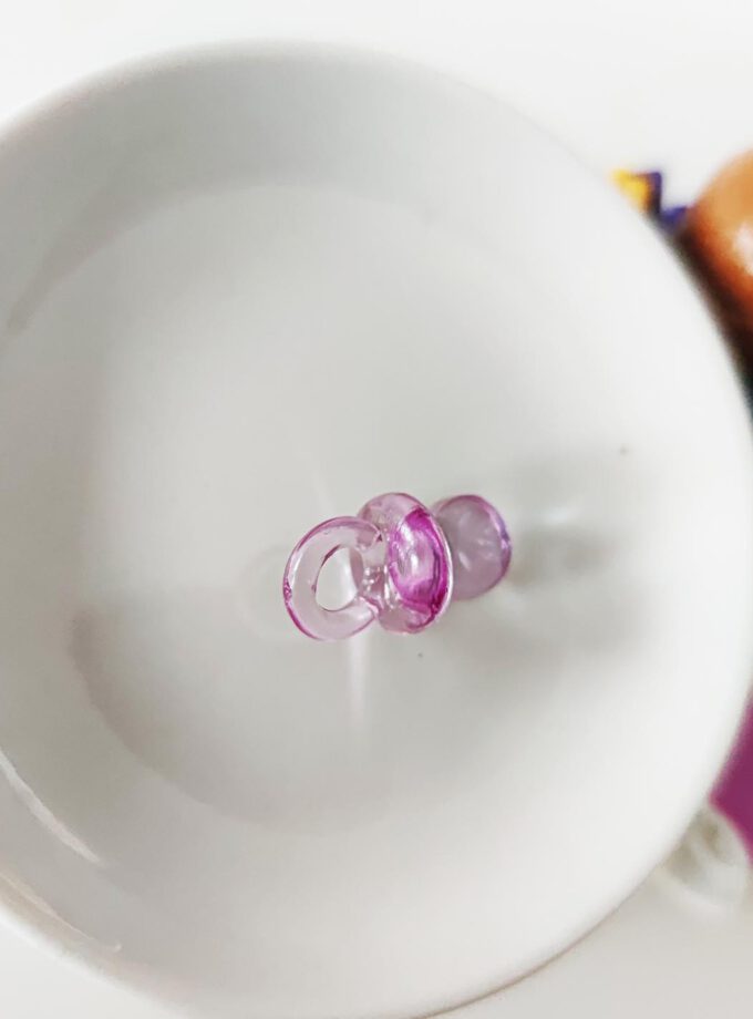 Gushing Vintage Plastic Necklace Dummy Lilac