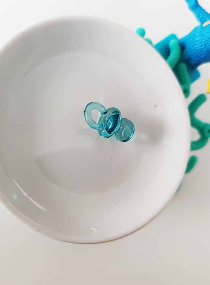 Gushing Vintage Plastic Necklace Dummy Aqua Green