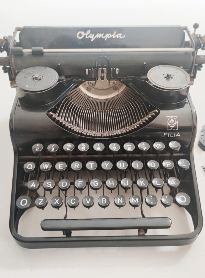 Vintage Old Black Olympia Filia Typewriter