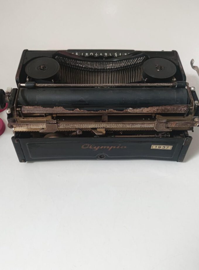 Vintage Old Black Olympia Simplex Typewriter Relived Condition