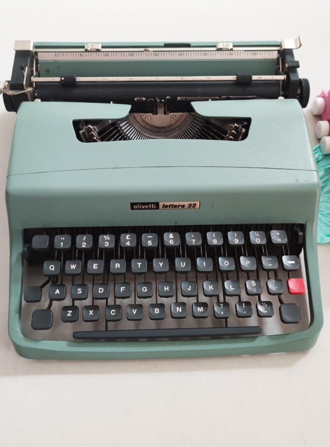 Vintage Olivetti Lettera 32 Green