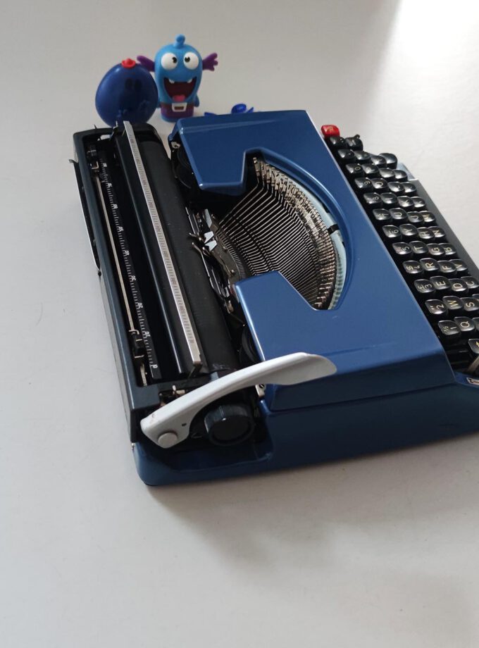 Vintage Vendex 750 Denim Blue Typewriter Cubic