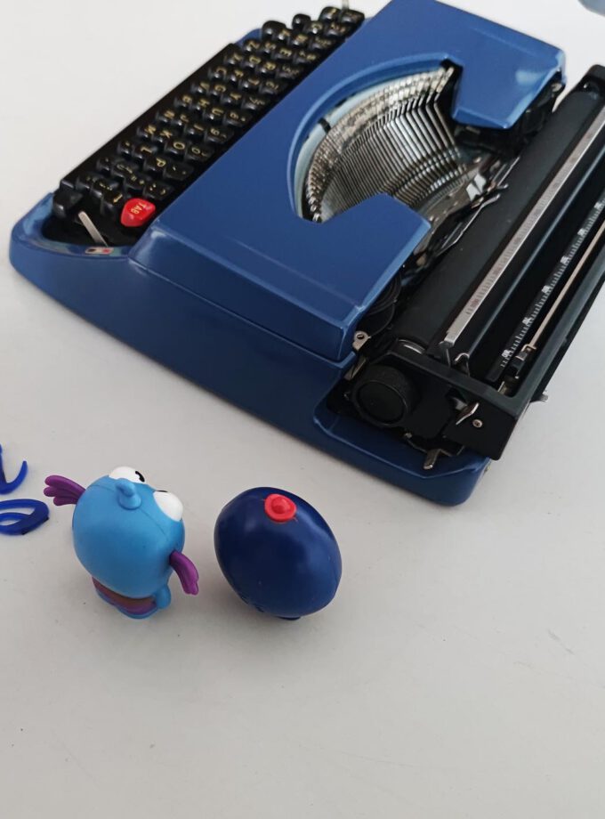 Vintage Vendex 750 Denim Blue Typewriter Cubic