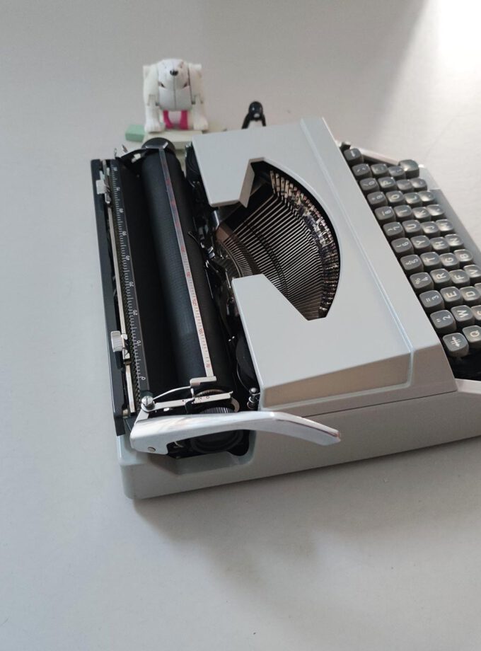 Vintage Silver-Reed 100 Grey Typewriter