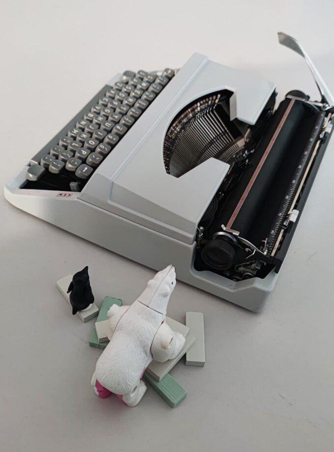 Vintage Silver-Reed 100 Grey Typewriter