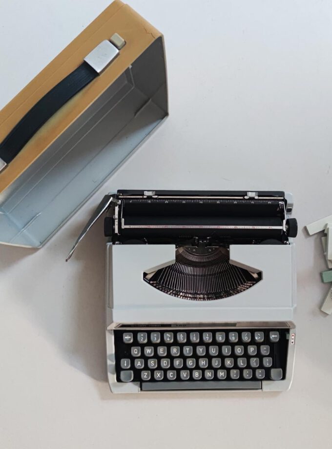 Vintage Silver-Reed 100 Grey Typewriter