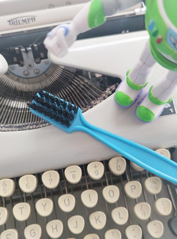 Typewriter Cleaning Brush Bluish I