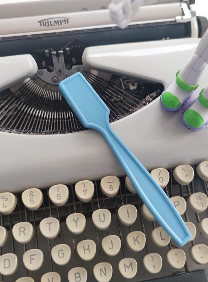 Typewriter Cleaning Brush Bluish II