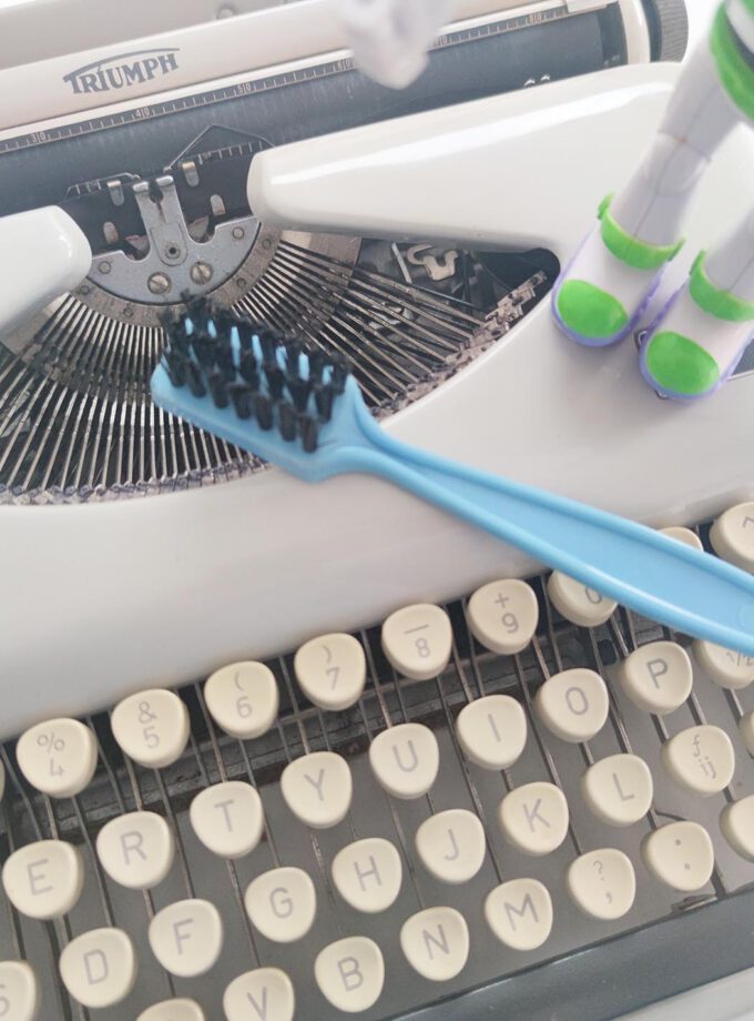 Typewriter Cleaning Brush Bluish II