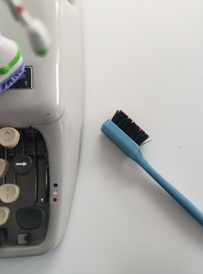 Typewriter Cleaning Brush Bluish II