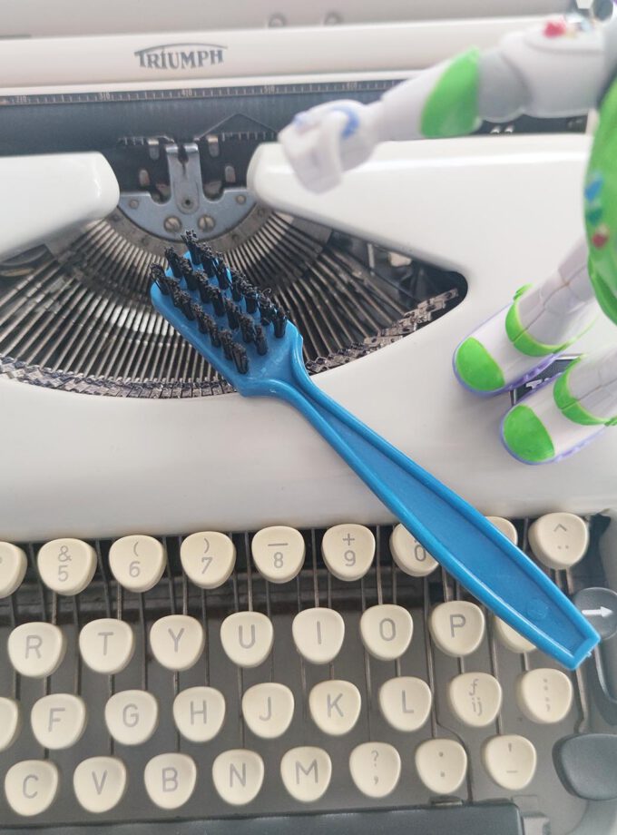Typewriter Cleaning Brush Bluish IIII