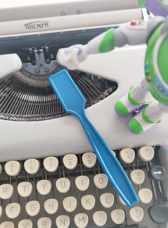 Typewriter Cleaning Brush Bluish IIII