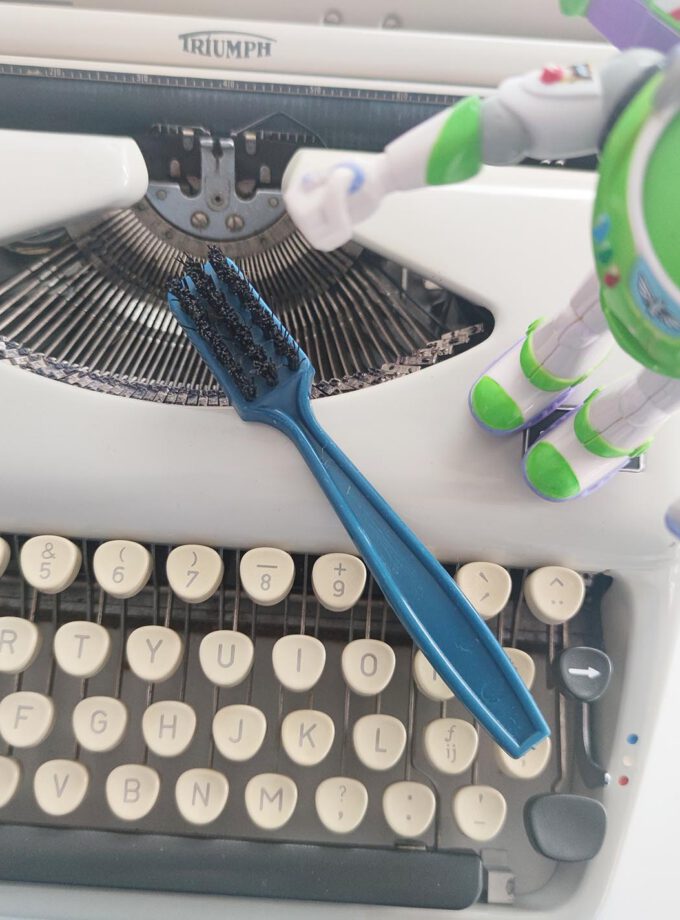 Typewriter Cleaning Brush Bluish IIIII