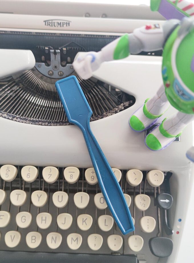 Typewriter Cleaning Brush Bluish IIIII