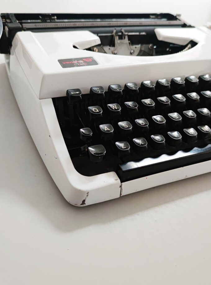 Vintage Vendex 100 White Typewriter
