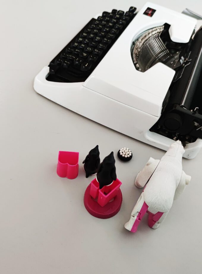 Vintage Vendex 100 White Typewriter