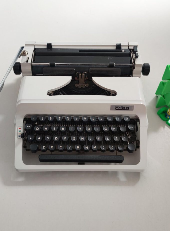 Vintage Erika Light Grey Typewriter Cubic