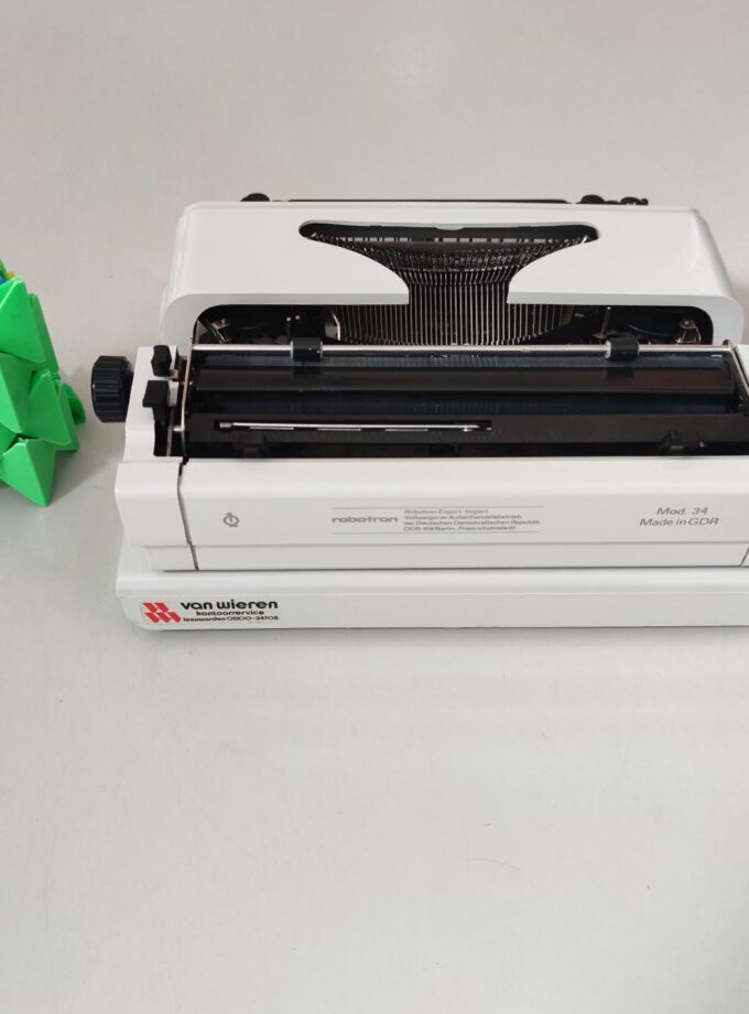 Vintage Erika Light Grey Typewriter Cubic