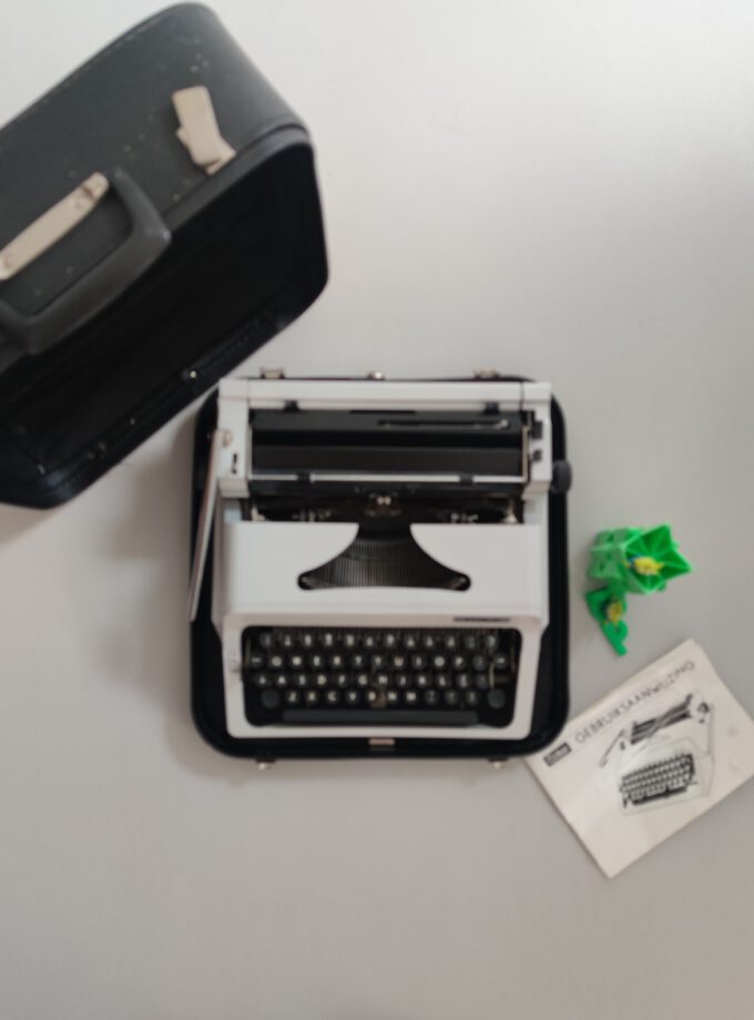 Vintage Erika Light Grey Typewriter Cubic