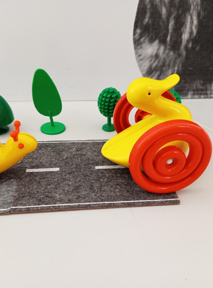 Vintage Pulling Duck Ambi Toys