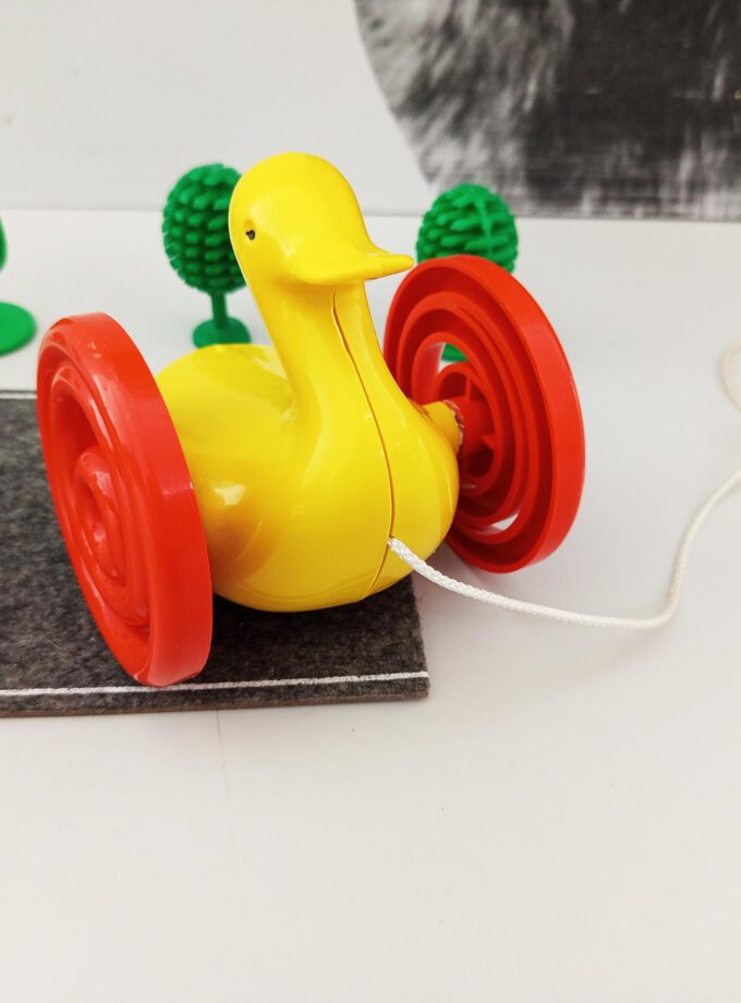Vintage Pulling Duck Ambi Toys
