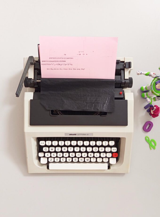 Vintage Olivetti Lettera 51 Retro Typewriter