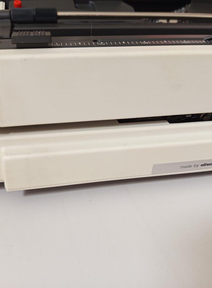 Vintage Olivetti Lettera 51 Retro Typewriter