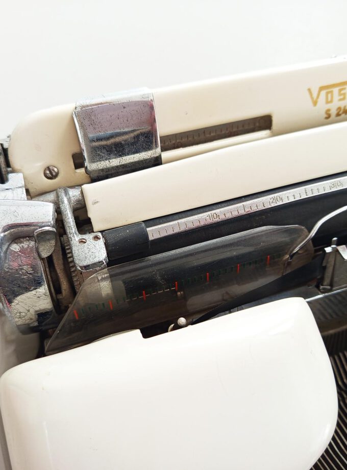 Vintage Voss S24 Typewriter