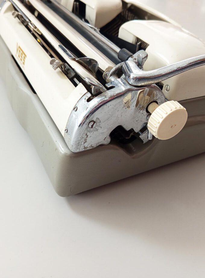 Vintage Voss S24 Typewriter