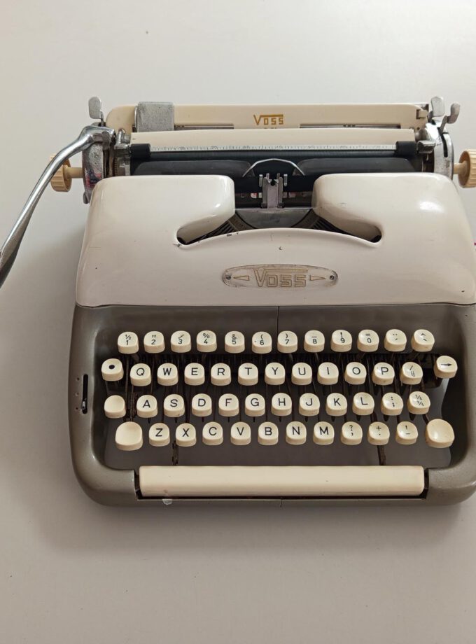 Vintage Voss S24 Typewriter