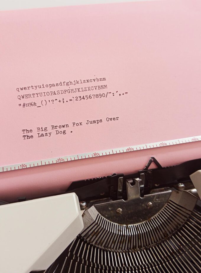 Vintage Silver-Reed SR10 Typewriter