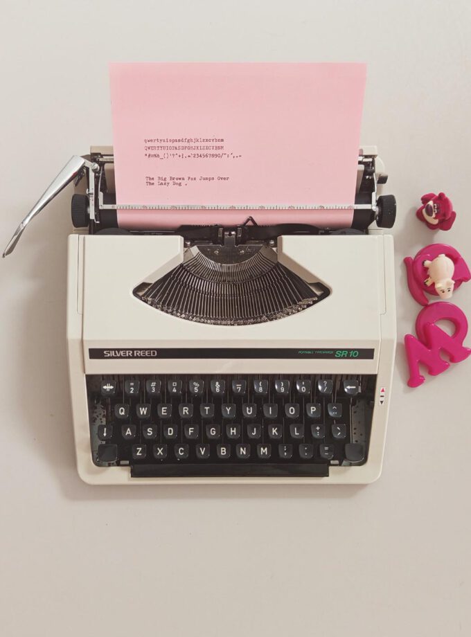 Vintage Silver-Reed SR10 Typewriter