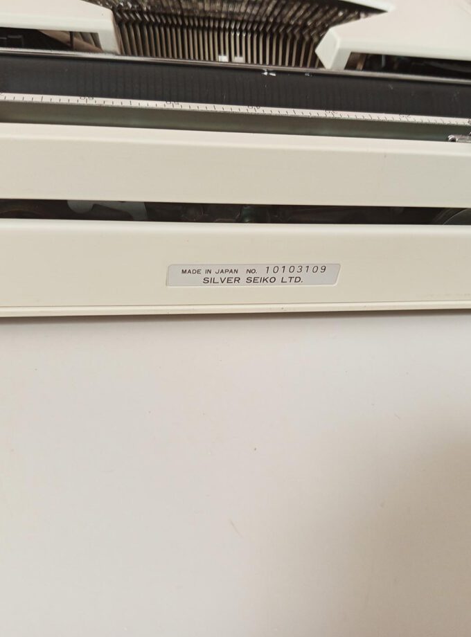 Vintage Silver-Reed SR10 Typewriter